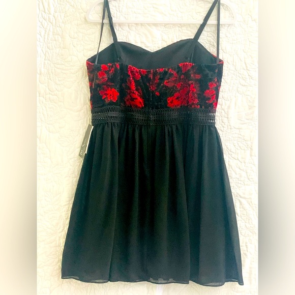 ❤️🖤Bcx Dress Red and Black Velvet Strapless Cocktail Dress-NWT. - Picture 3 of 4